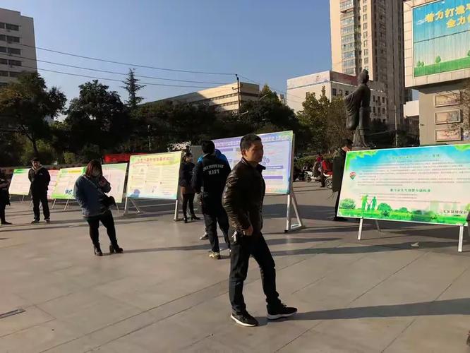 二七区环境保护局开展秋冬季大气污染防治攻坚大宣传活动